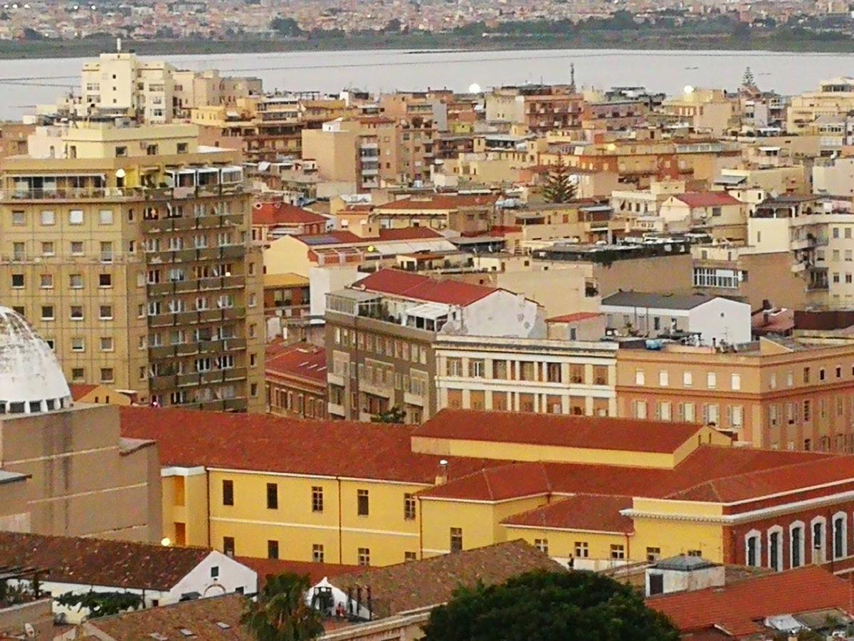 Da Agnese Locazioni Brevi Hotel Cagliari Luaran gambar