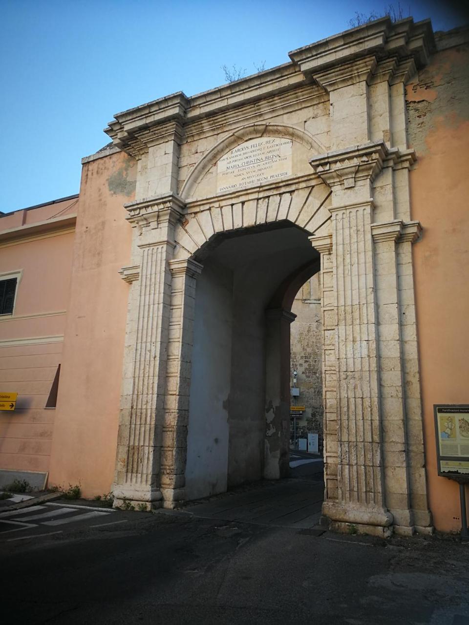 Da Agnese Locazioni Brevi Hotel Cagliari Luaran gambar