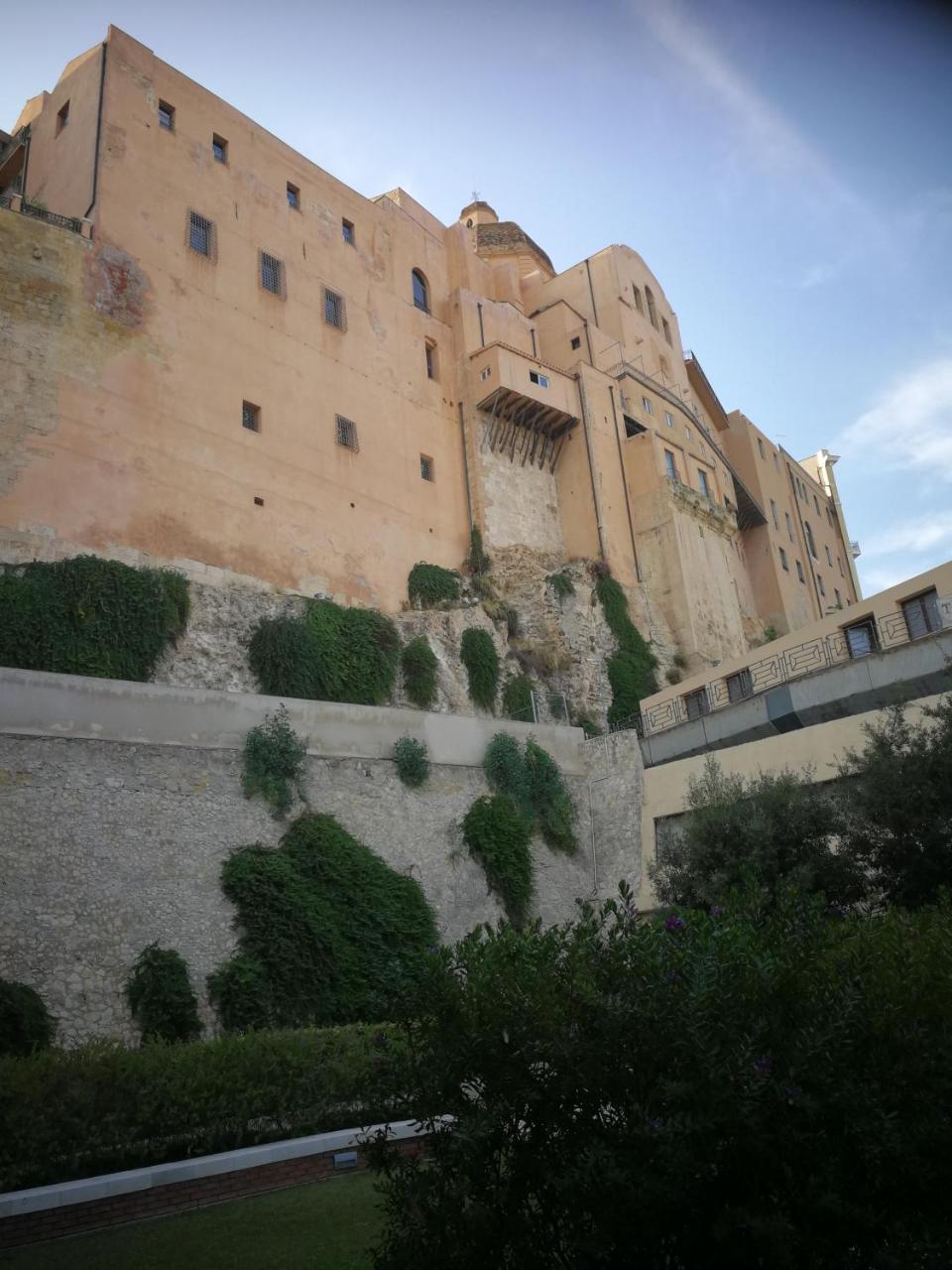 Da Agnese Locazioni Brevi Hotel Cagliari Luaran gambar